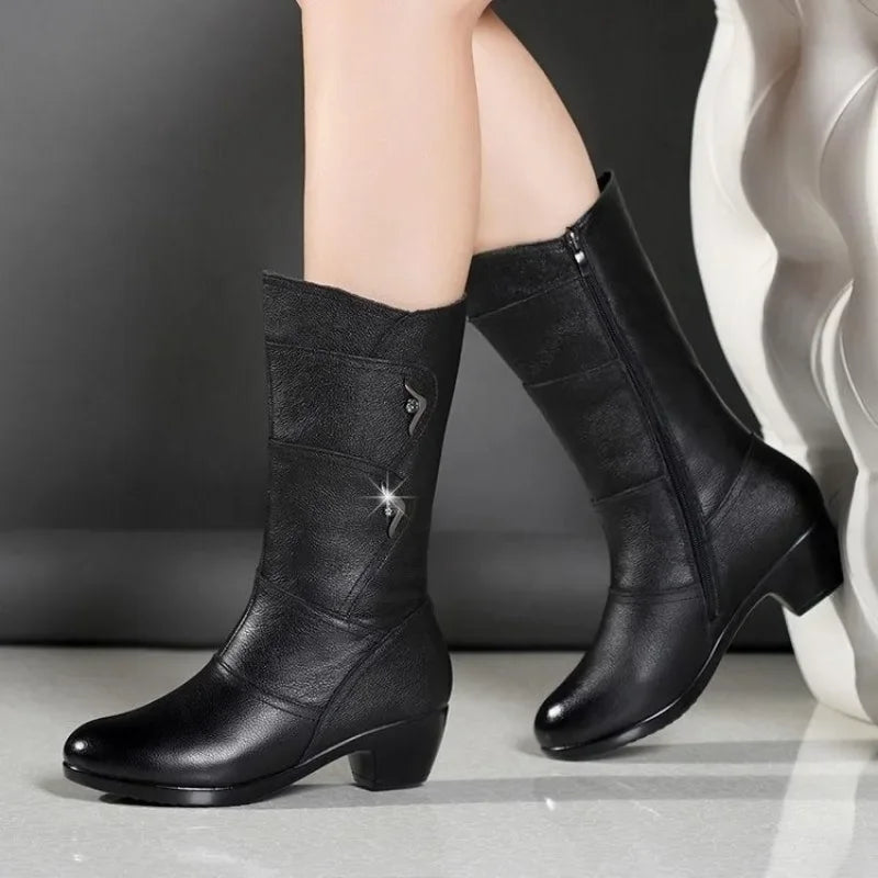 Bota Feminina de Couro Genuíno -Salto Médio Femizza - Loja Femizza