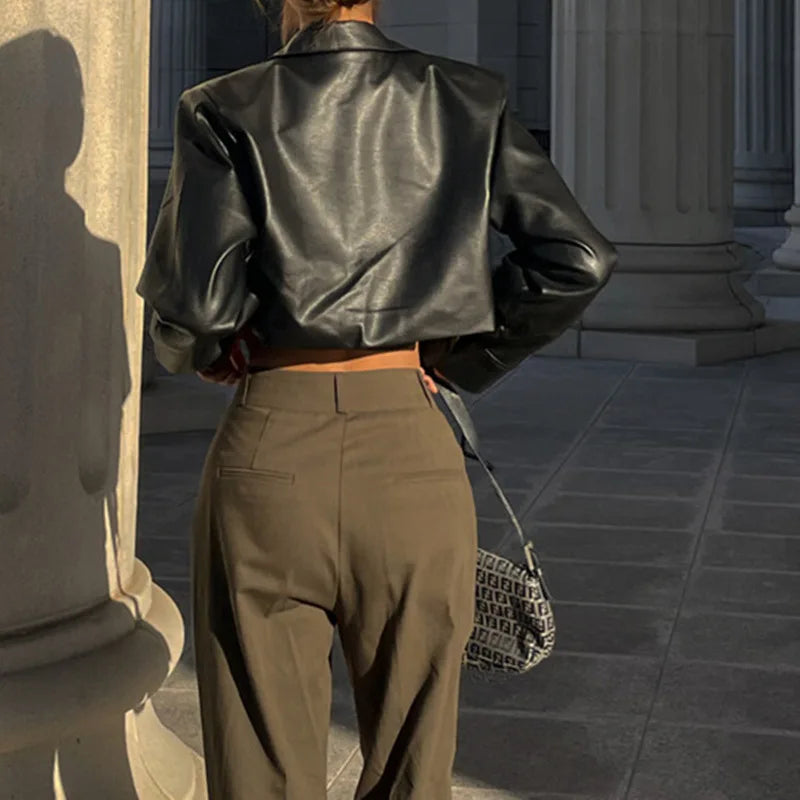 Jaqueta Feminina Cropped em Couro Genuino Femizza - Loja Femizza